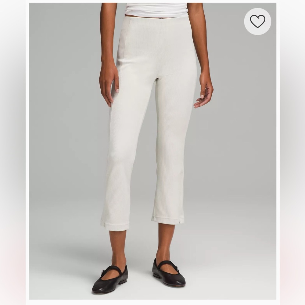 Lululemon ripped soft stream zip leg HR crop 25’ in bone color